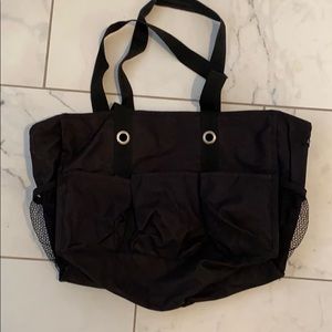 Thirty-One Black Tote Bag Lots of Exterior Pockets